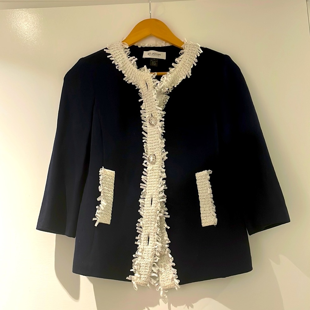 Beautiful St. John jacket in EXCELLENT condition - only worn once. Size 4.